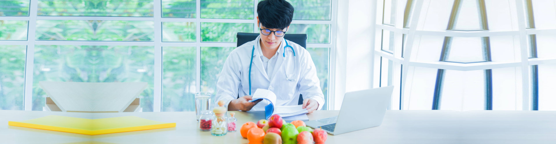 nutritionist reading